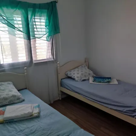 公寓 A Separate With A Shared Bathroom And 50 Meters From The Sea