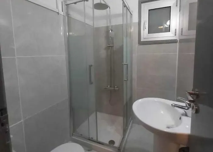 A Separate With A Shared Bathroom And 50 Meters From The Sea 아파트 Zygi